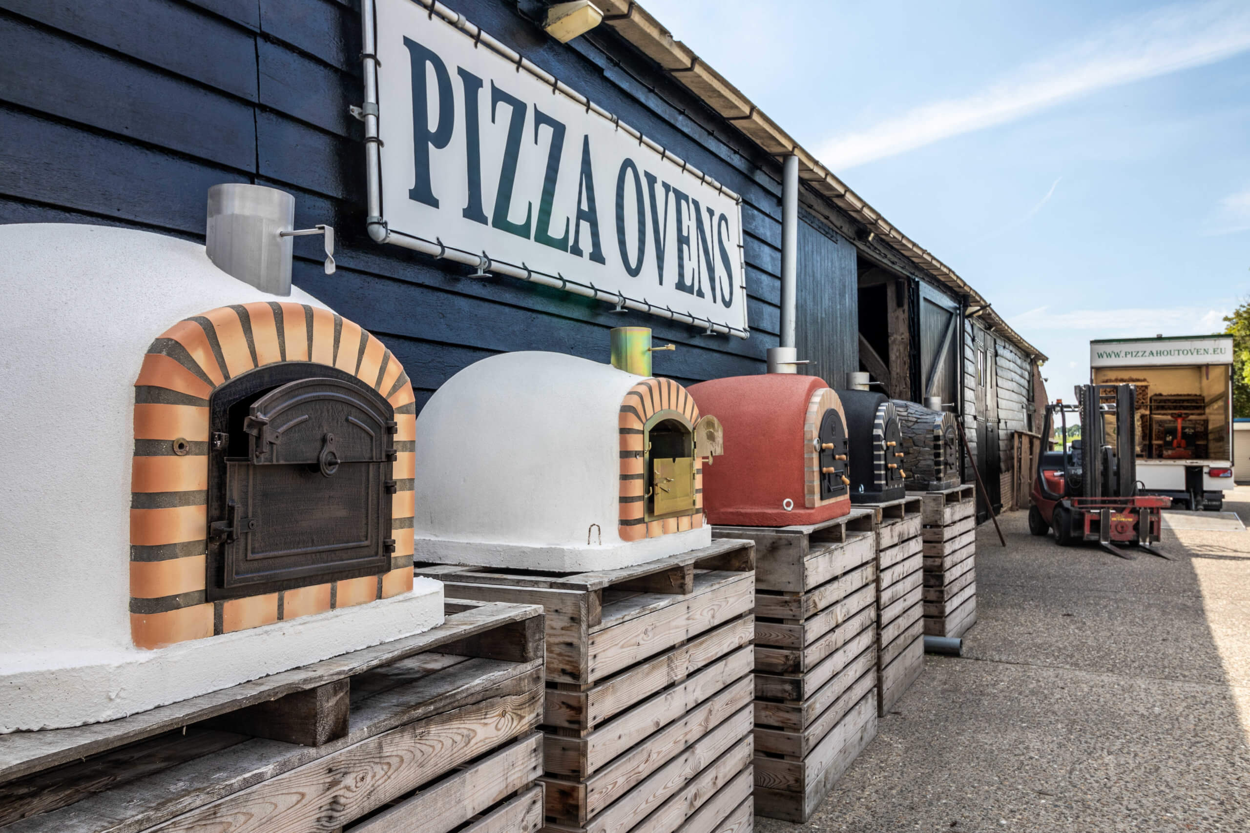 Benieuwd wat een pizzaoven in de tuin kost? Lees hier alles over de prijs van een pizzaoven.